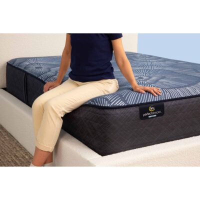 Serta Perfect Sleeper Northern Nights Plush King Mattress 850003318-1060 6336 2399 4360 SE23 NL PerfectSleeper Smooth Hybrid NorthernNights PL Room PressureDetail 230119 0718