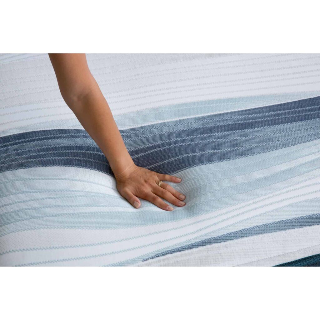 Beautyrest Harmony Lux Hybrid Lagoon Landing Plush Queen Mattress - Image 4