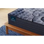 Serta Perfect Comfort Phoenix Luxury Firm King Mattress 850003361-1060 8043 2901 5212 SE24 NL PerfectComfortX Phoenix FM Room CornerDetail