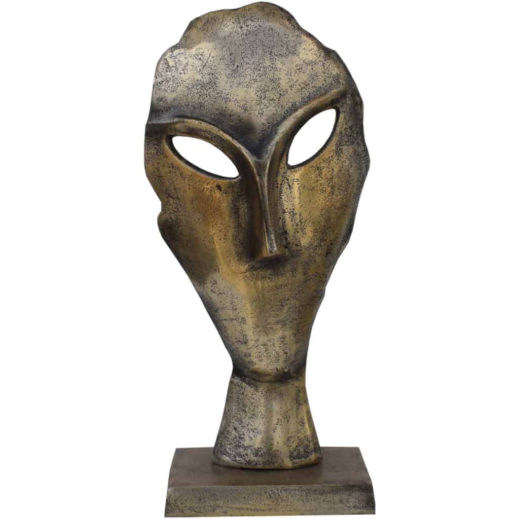 FIELDEN Statue - Image 3