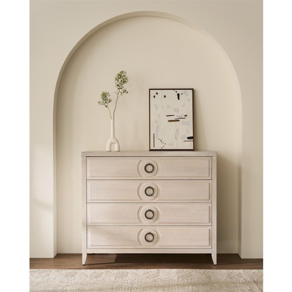 Lizmore Chest