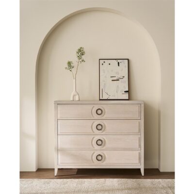 Lizmore Chest